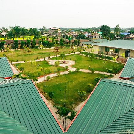 Hotel Greenland Safari Sauraha Exterior photo