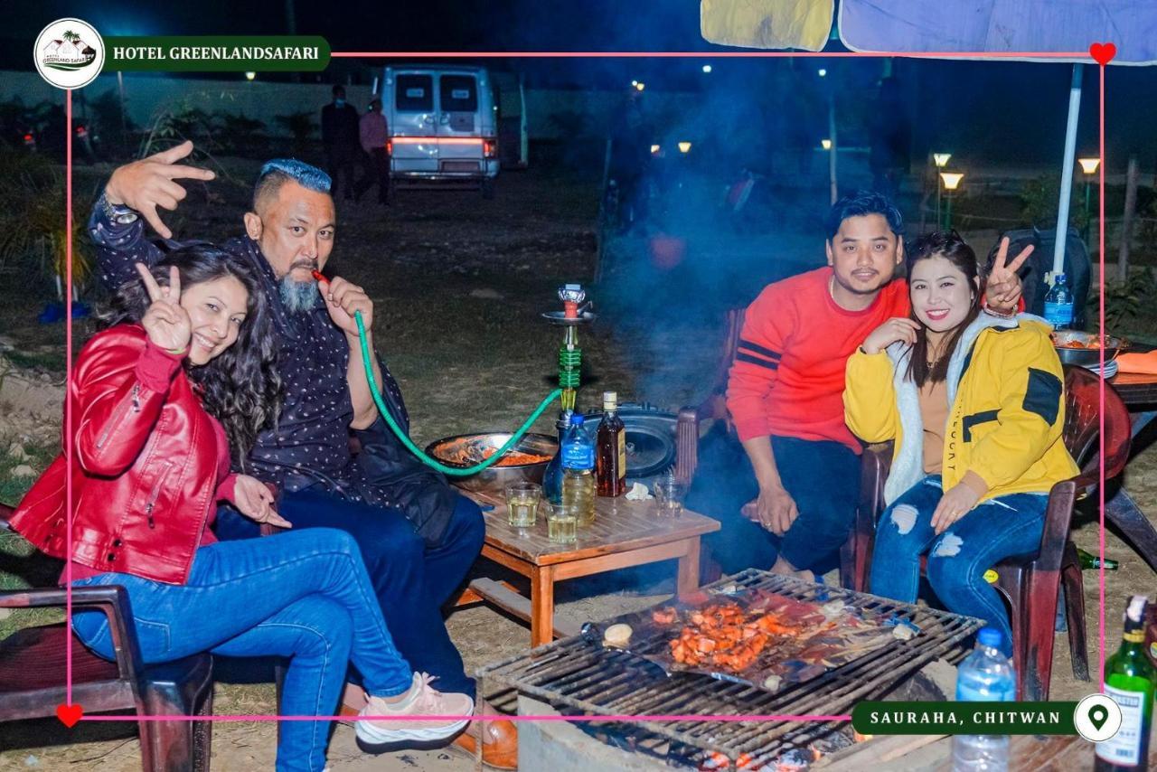 Hotel Greenland Safari Sauraha Exterior photo