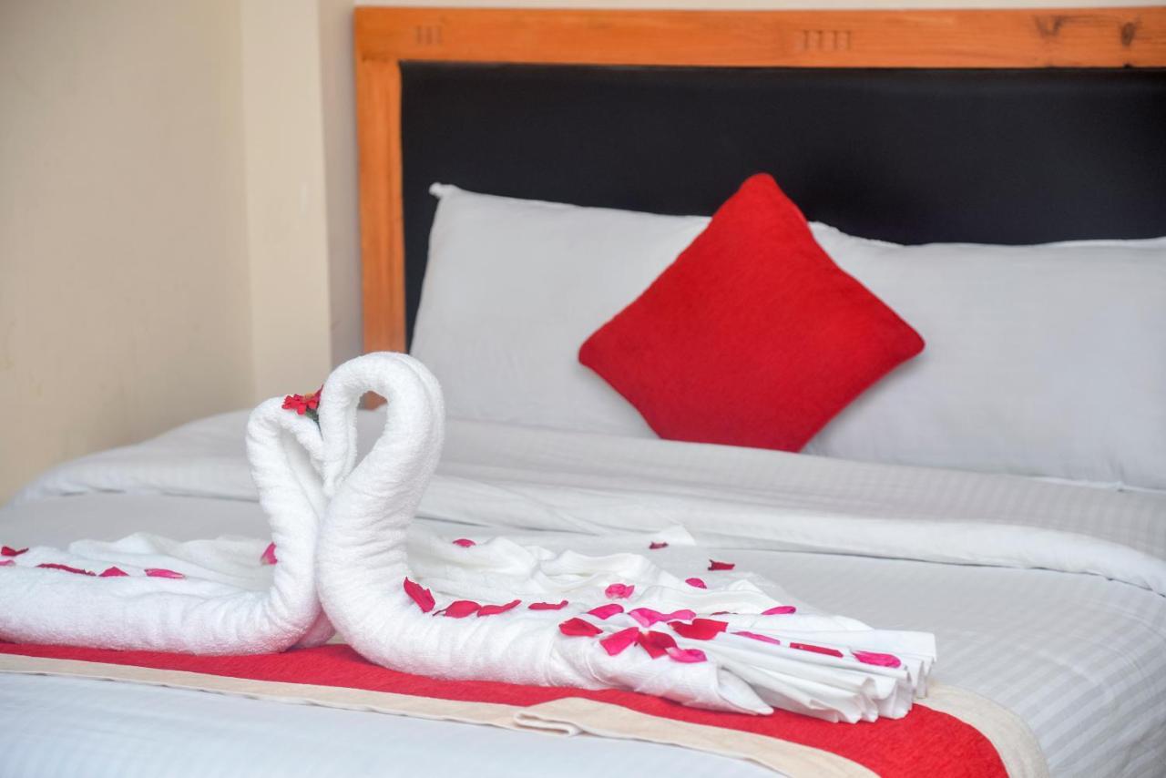 Hotel Greenland Safari Sauraha Exterior photo