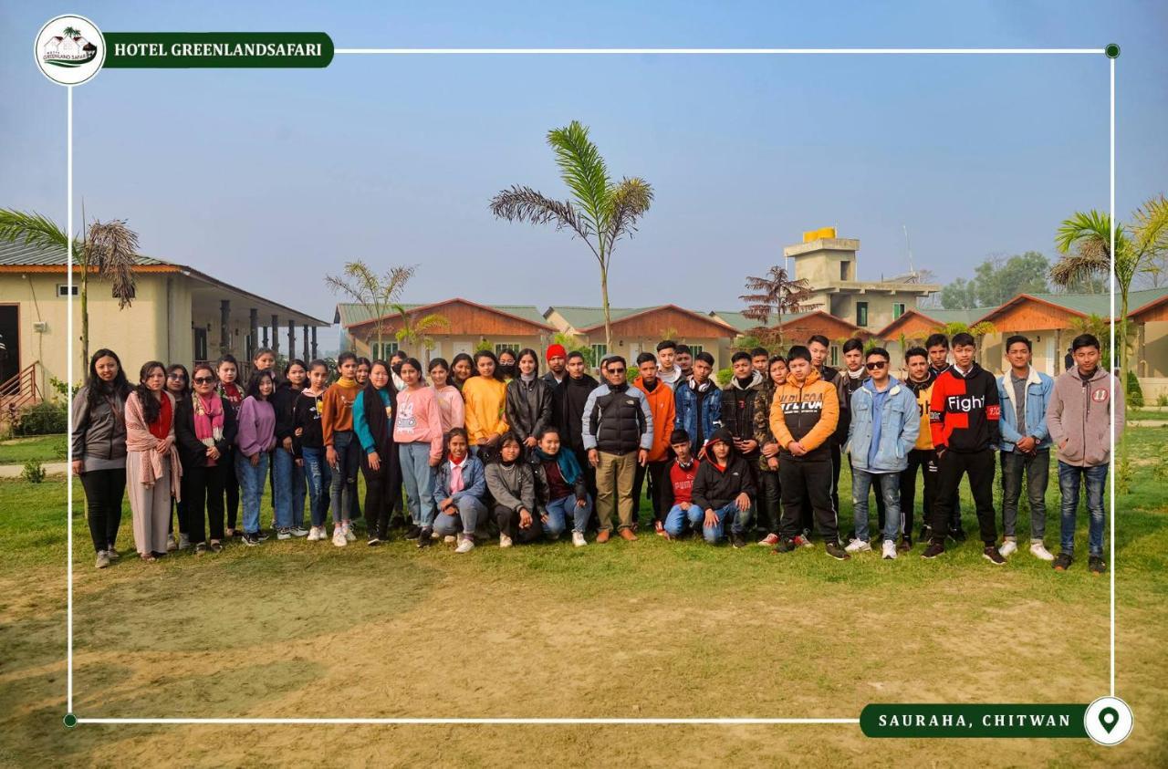 Hotel Greenland Safari Sauraha Exterior photo
