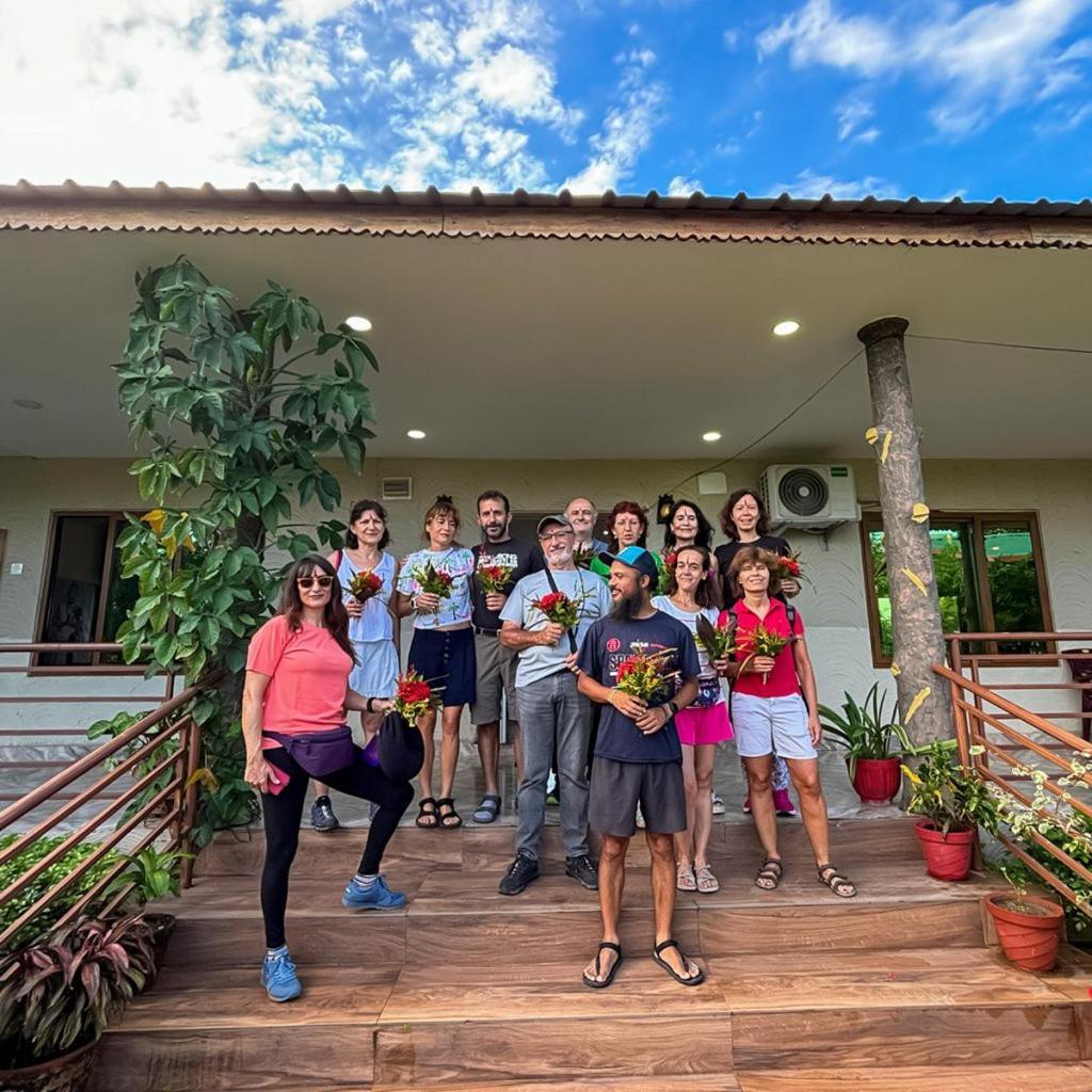 Hotel Greenland Safari Sauraha Exterior photo
